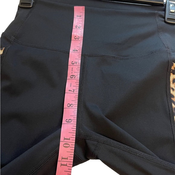 Zyia Active Leopard Print Hi Rise Cropped leggings W Pockets black Size 6-8 - Picture 9 of 10